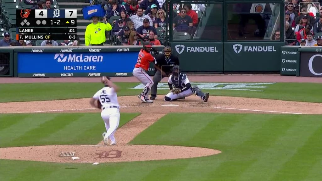 Miguel Cabrera slid into 2B after losing sight of HR in snow