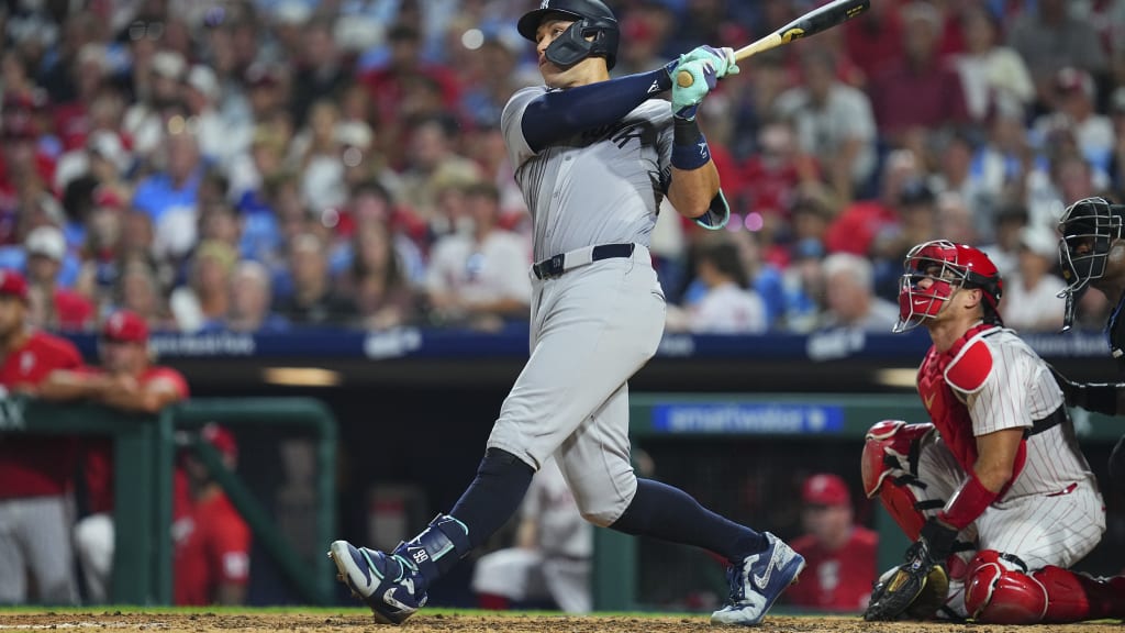 Aaron Judge clobbers two home runs vs. Phillies