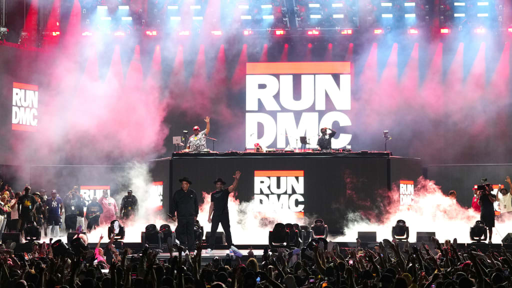 Run DMC brought it back to the old school to finish off the show.
