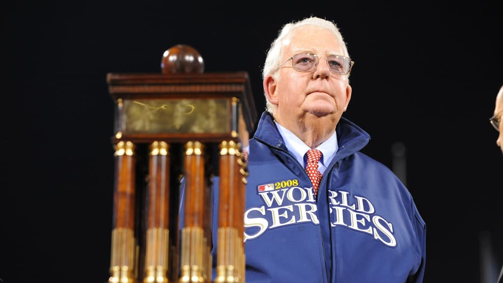 Bill Giles during the 2009 NLCS between the Phillies and Dodgers.