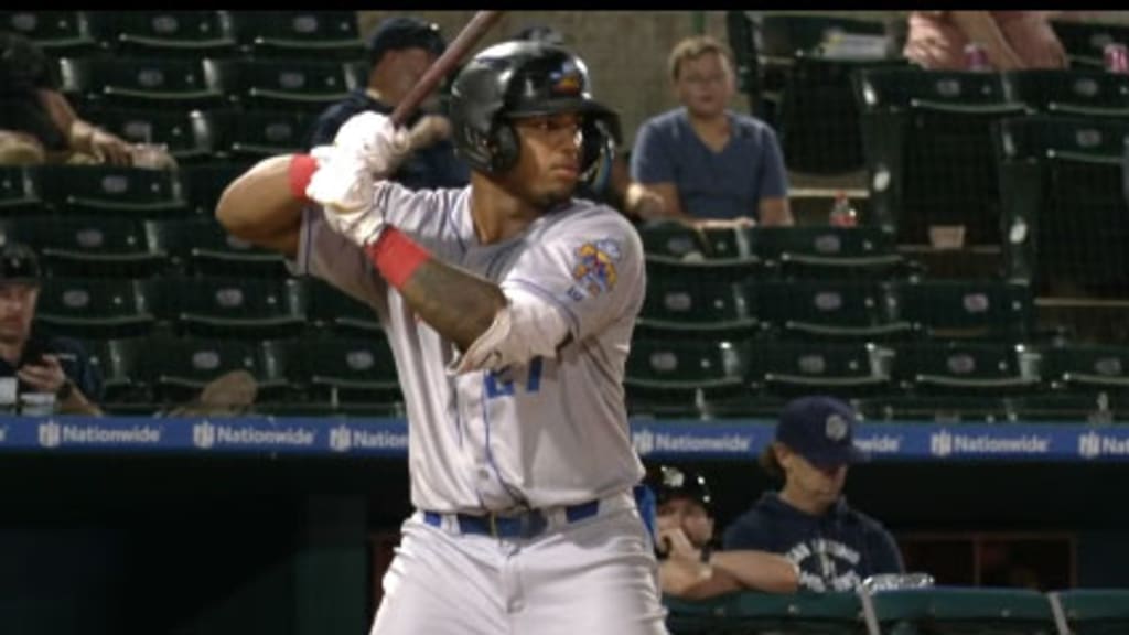 Deyvison De Los Santos rips homer