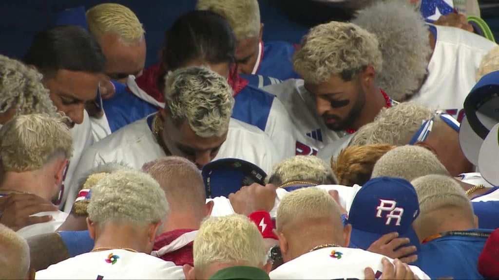 Puerto Rico Goes Blond to Support Its Baseball Team - The New York Times