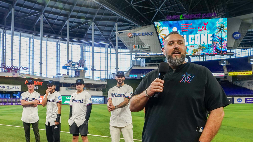 Miami Marlins and Professional Baseball Athletic Trainers Society help  promote youth health and activity through P.L.A.Y. clinic