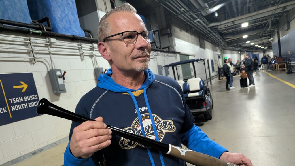 Steve Pollack and Munetaka Murakami were able to work out a deal for the Japanese slugger's first home run ball.