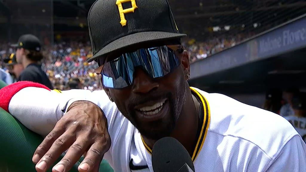 Andrew McCutchen collects 2,000th career hit