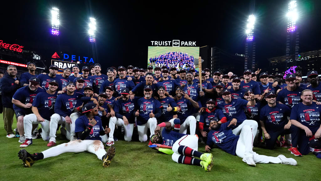 Braves fend off Phils to set up date with Dodgers