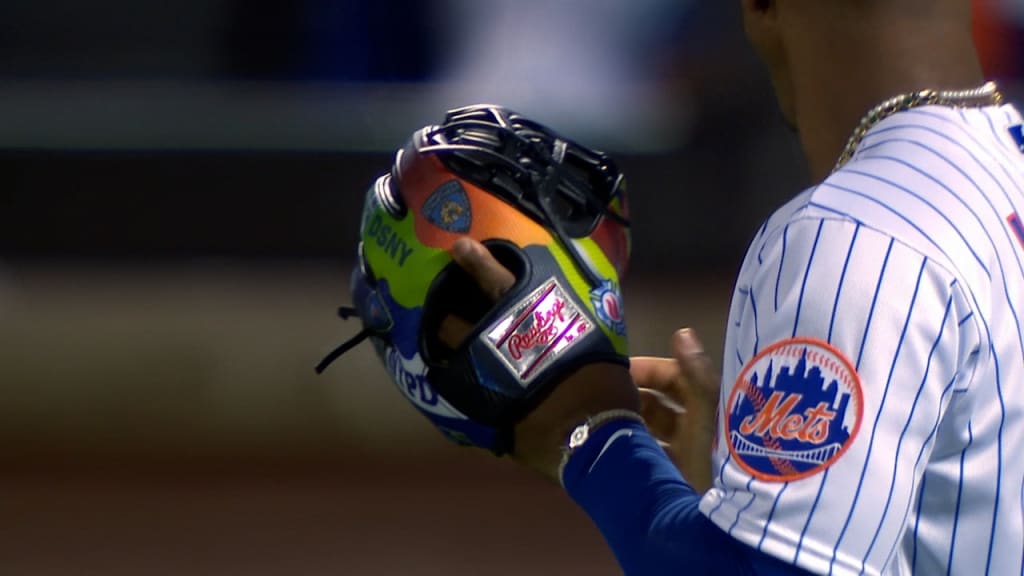 Mets honor 9/11 by wearing first-responder caps during batting