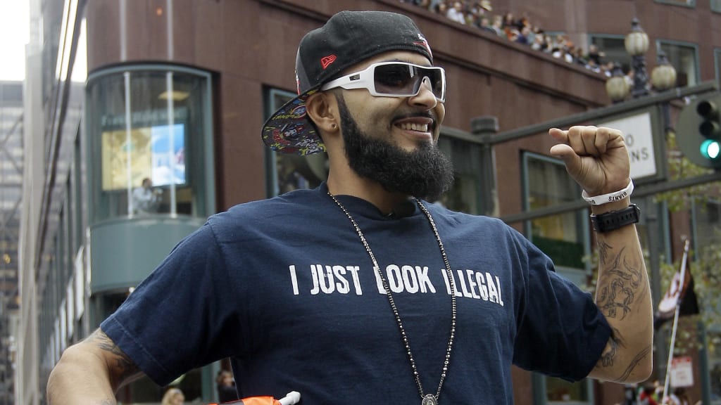 Sergio Romo dons thought-provoking T-shirt in Giants victory