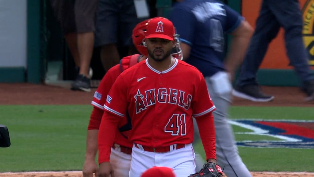 Reynaldo López secures the save
