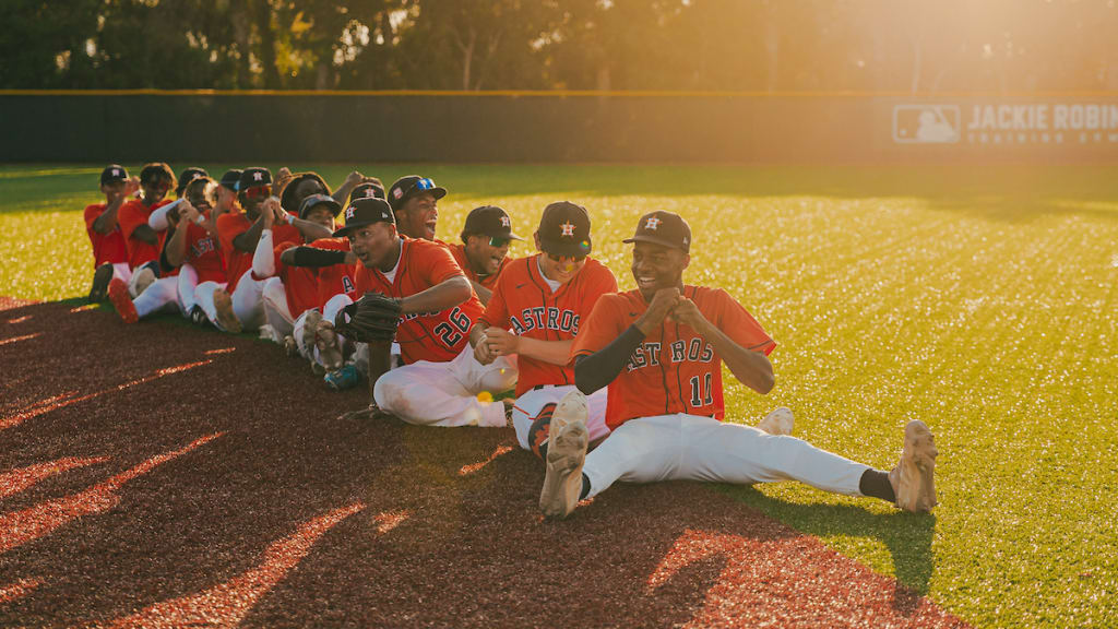 A smiling Houston Astros Nike RBI senior team (Jared Blais / MLB Photos)
