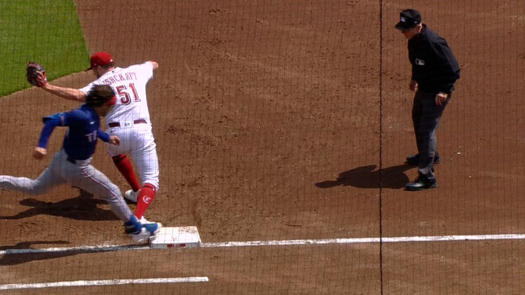 Kevin Bell of the Chicago White Sox throws to first base against