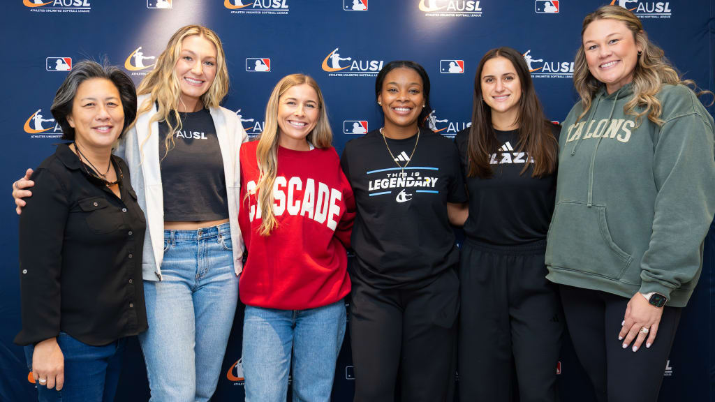 (L to R) Kim Ng with AUSL players Kinzie Hansen-McKinzie, Sis Bates, Odicci Alexander-Bennett, Ana Gold and Dallas Escobedo.