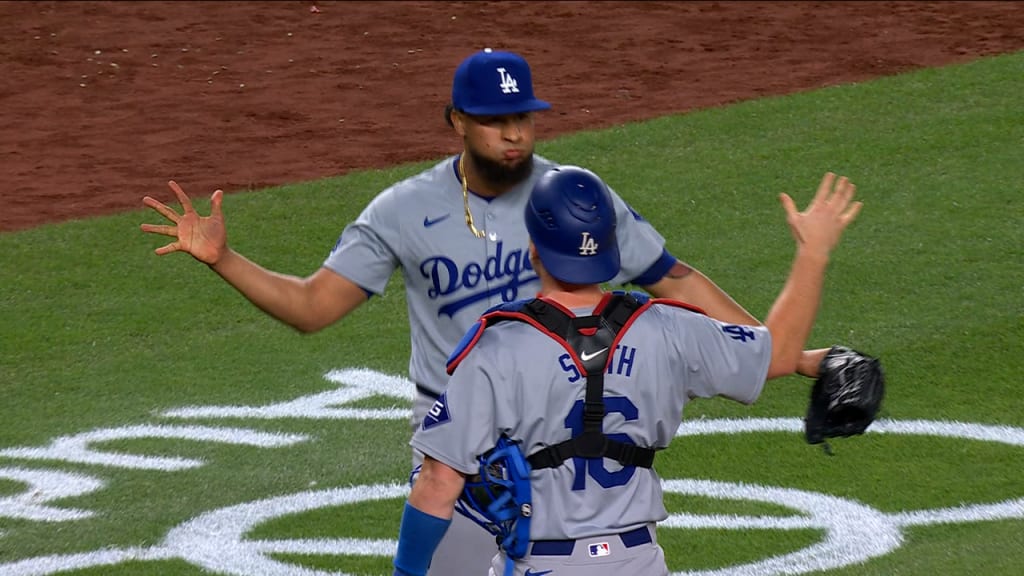 Dodgers beat Yankees in 11 innings