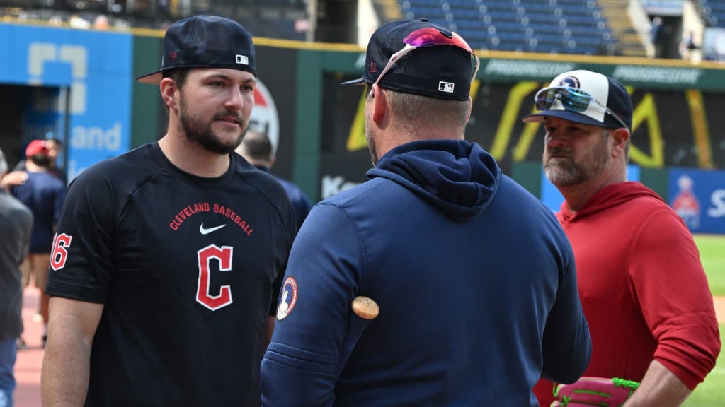 Guardians make splash, trade for 2-time Gold Glover Bailey