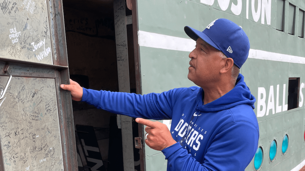 Dave Roberts had to learn to embrace his Red Sox 'hero' status