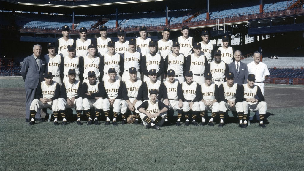 Vern Law (middle row, fifth from the left) and the 1960 NL Champion Pirates. (photo via Associated Press)