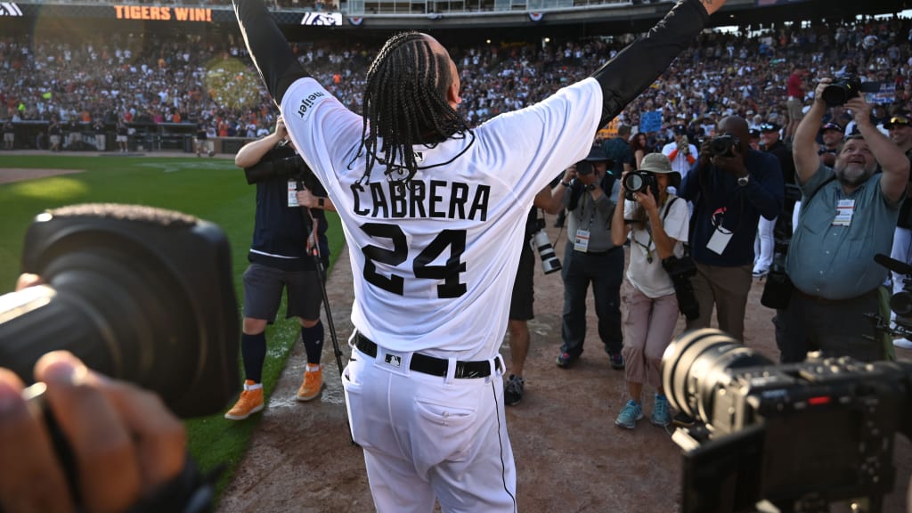 Miguel Cabrera has family filled day for legend's last MLB game
