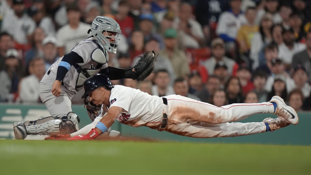 Red Sox run at record pace to steal series from Yanks