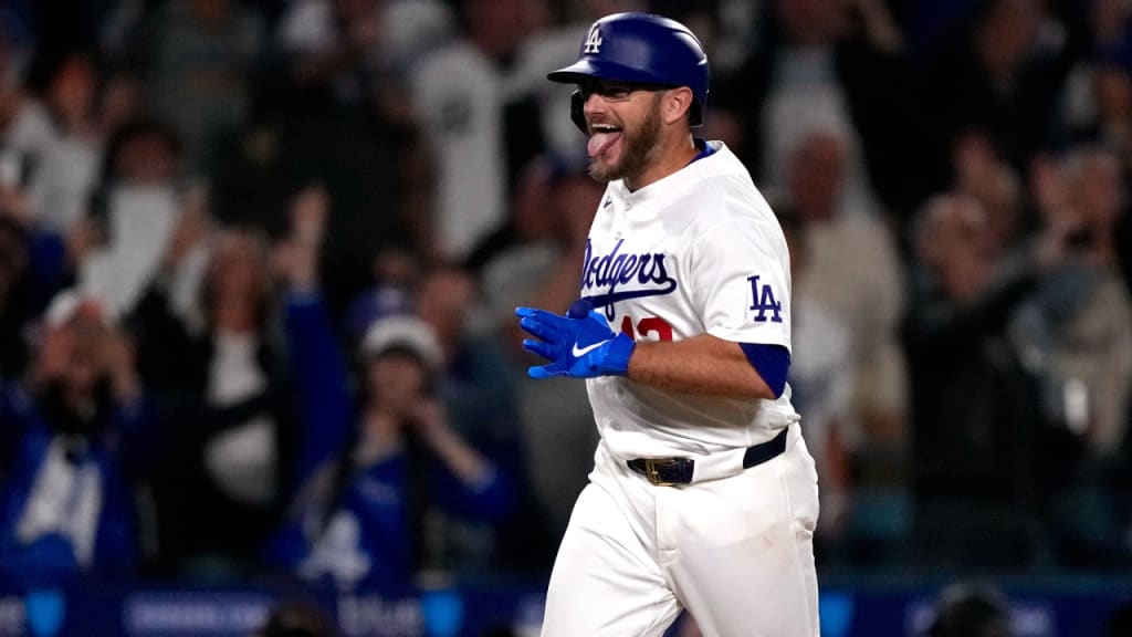 Thrice as nice! Muncy walks it off with 3-homer night