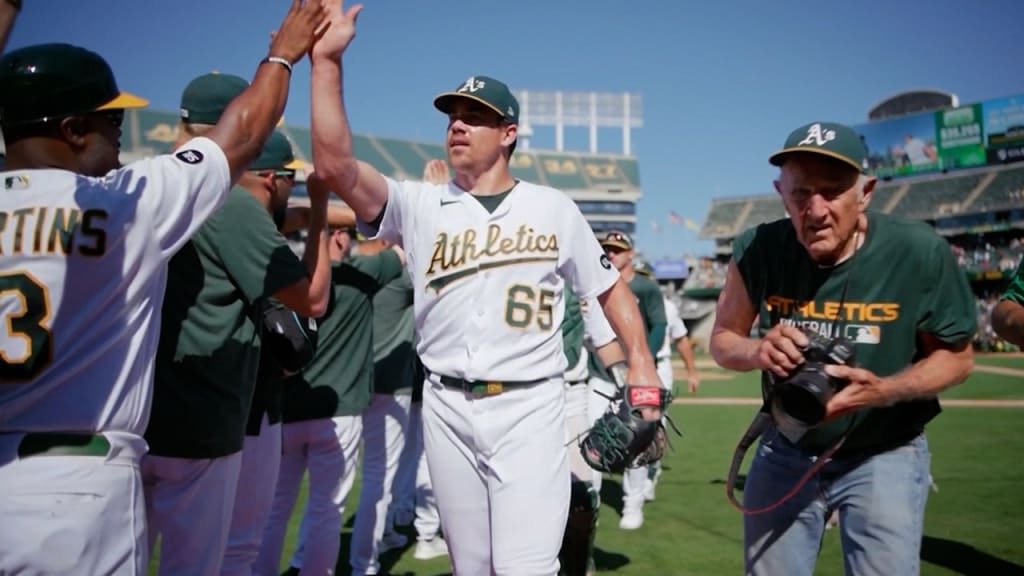 A's all too happy to blow out of Chicago