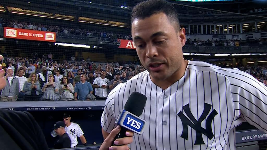 Giancarlo Stanton turns boos into cheers with two-run homer