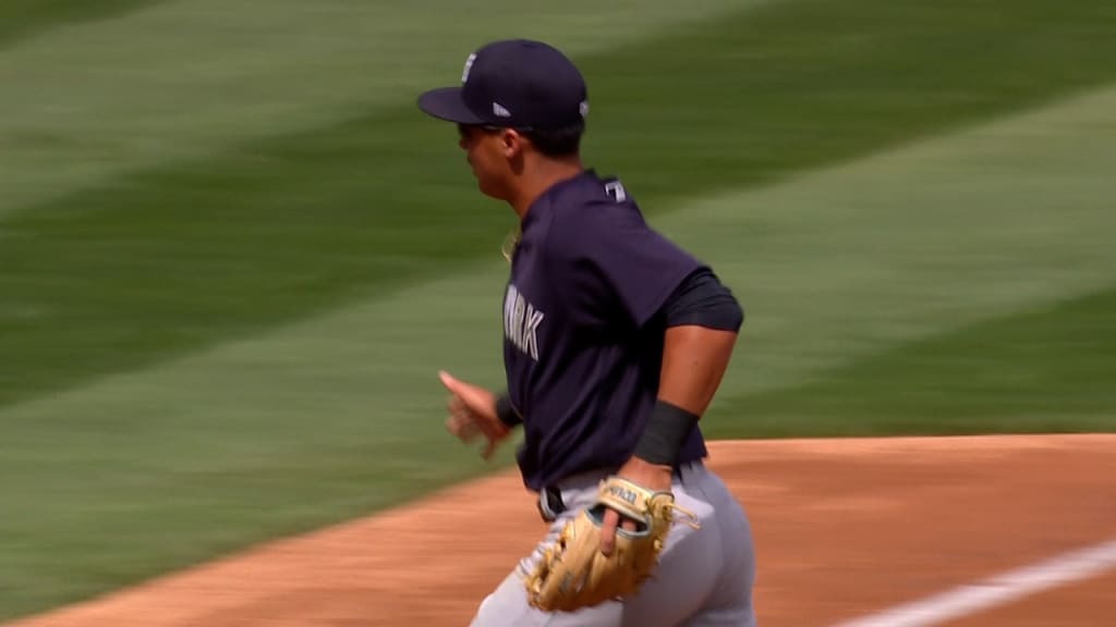Anthony Volpe's quick throw