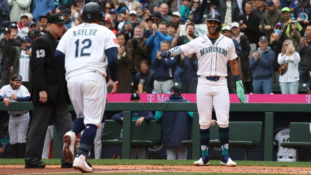 LIVE: Seattle starts fast with sights on sweep