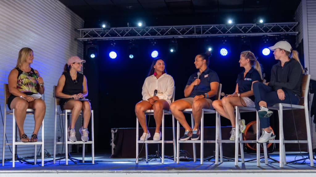 The Hooks focus on putting together panels that offer encouragement and practical advice.