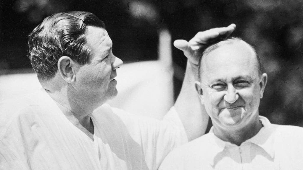 Babe Ruth and Ty Cobb joke around during an offseason golf tournament. (AP photo)