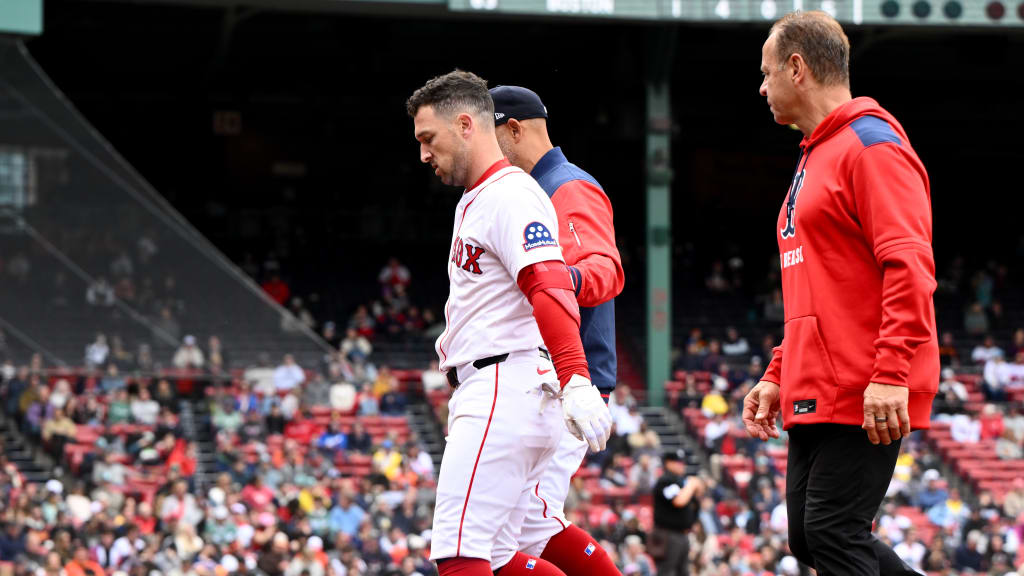 Alex Bregman exits game with quad injury