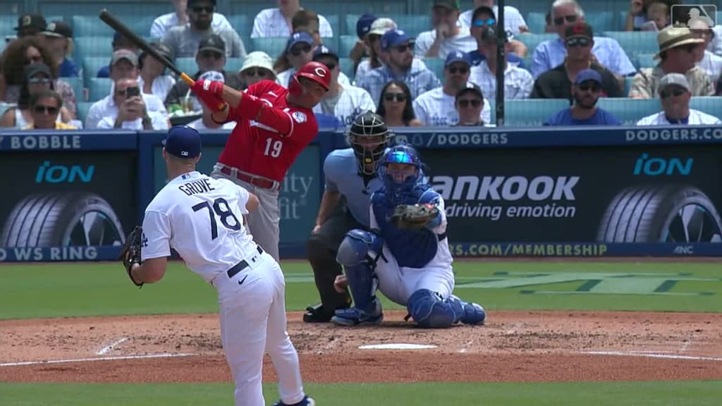 Reds beat Dodgers 9-0 on homers by De La Cruz and Votto, grab NL