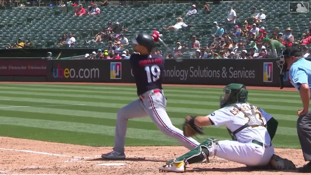 Alex Kirilloff hits an opposite field Home Run to give the Twins a