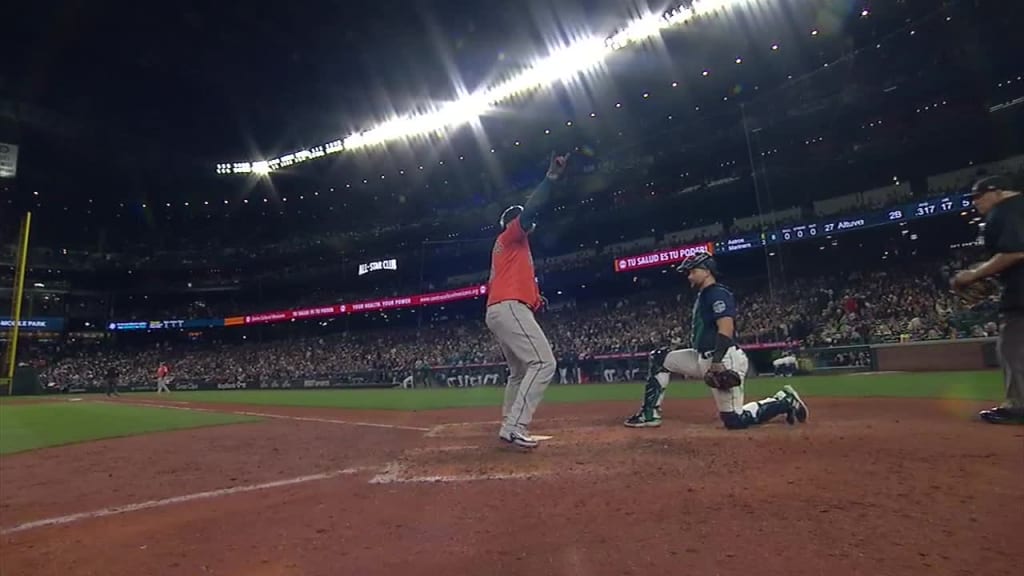 Astros star Jose Altuve's clutch 3-run HR vs. Rangers sparks crazy