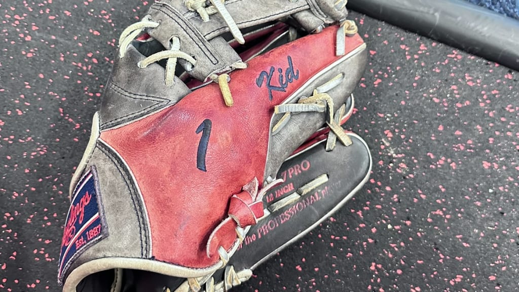 A closer look at the glove that Lipscomb started using in Spring Training last year.
