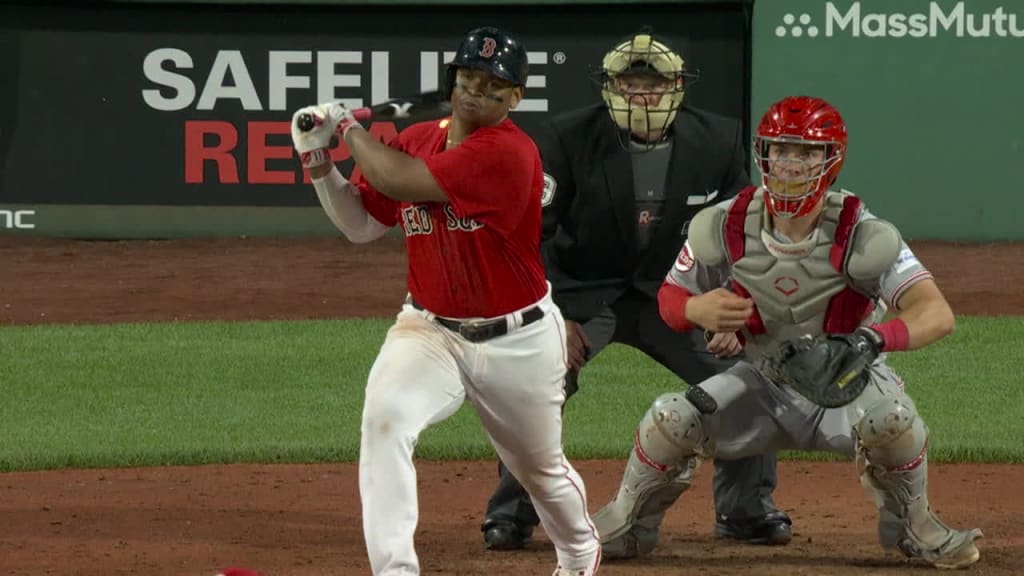 MLB world reacts to Red Sox player making two errors on one play