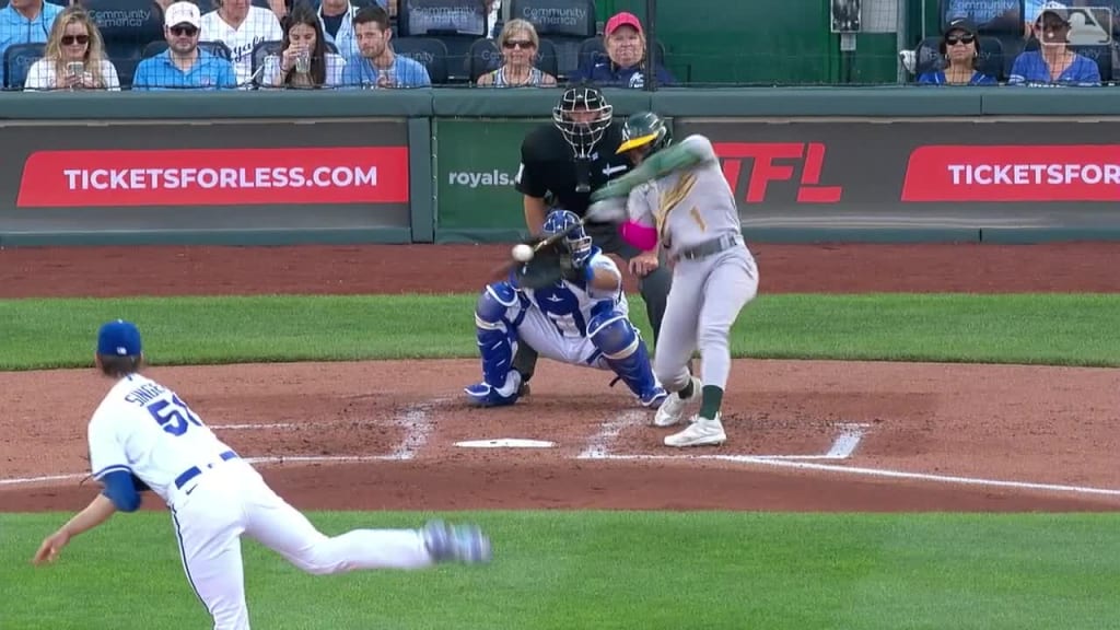 A's beat Royals 5-4, win back-to-back for 1st time