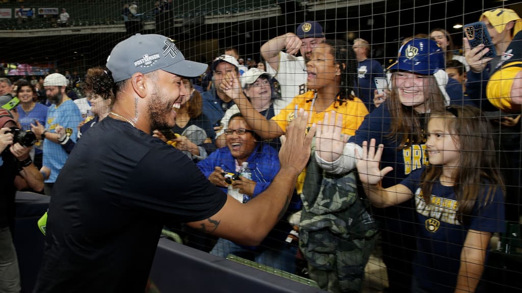 Fans show support for Miller, Rangers during autograph signing at
