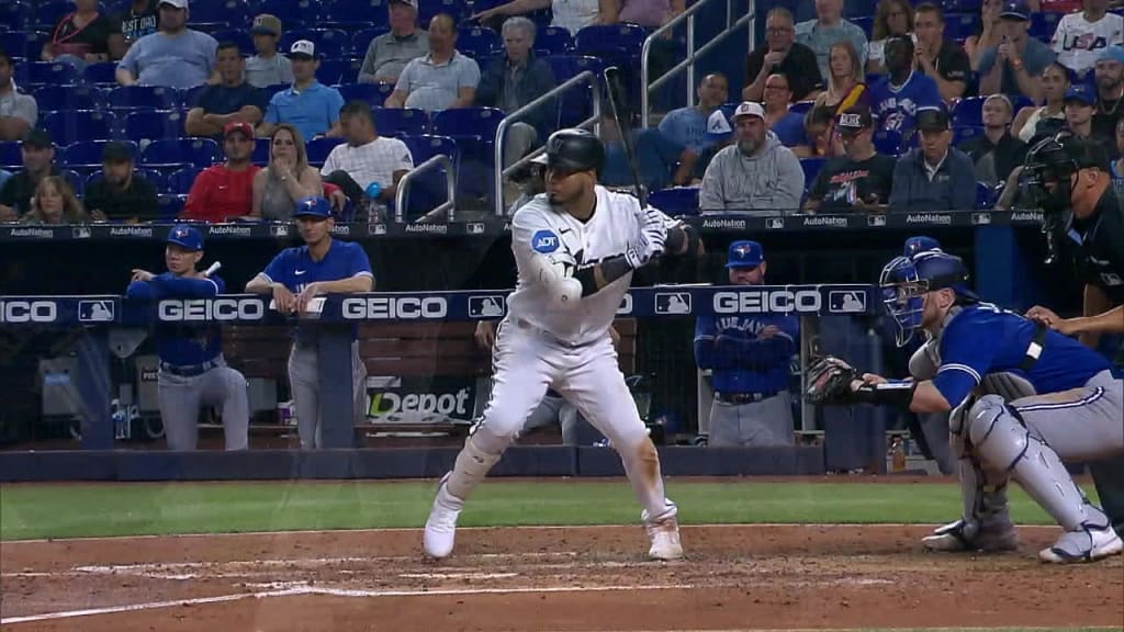 Marlins' Luis Arraez gets two hits to raise average to .401