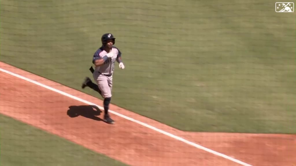 Astros Prospect Pedro León Faces Live Pitching in Spring Training