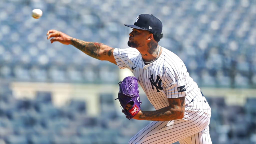 Luis Gil throws BP for first time since his injury