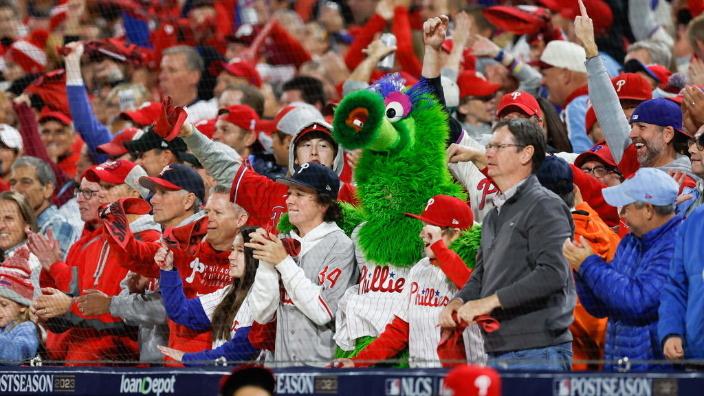 Fan Lineup for National League Championship Series Game 6 at Citizens Bank  Park