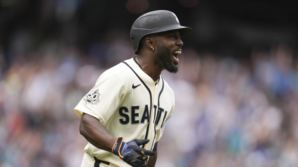Randy Arozarena hits leadoff home run after huge game