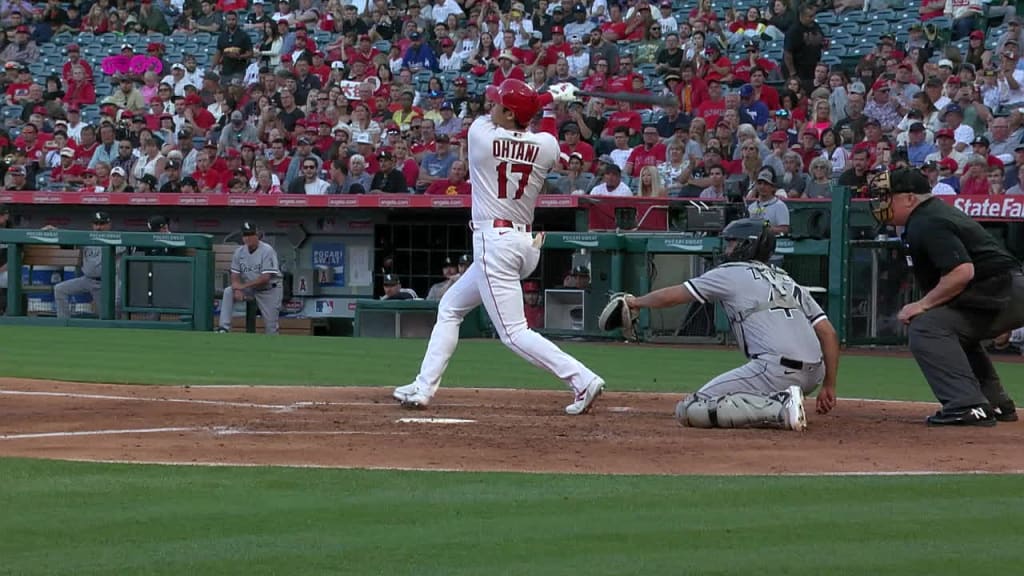 Mike Trout crushes pitch from his son