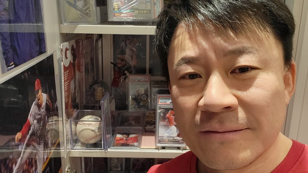 Jae-ik Lee in his Ohtani "museum."