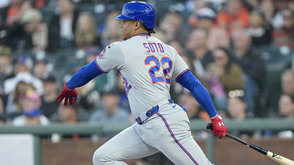 Soto exits early with calf injury in Mets' blowout win