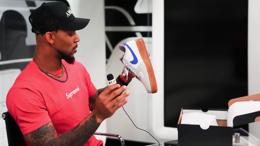 LeBron James Wears the Nike Air Force 1 'Jackie Robinson' - Sports  Illustrated FanNation Kicks News, Analysis and More