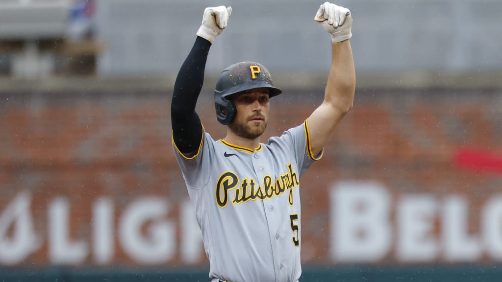 Lowe thriving on both sides of the ball in Pittsburgh