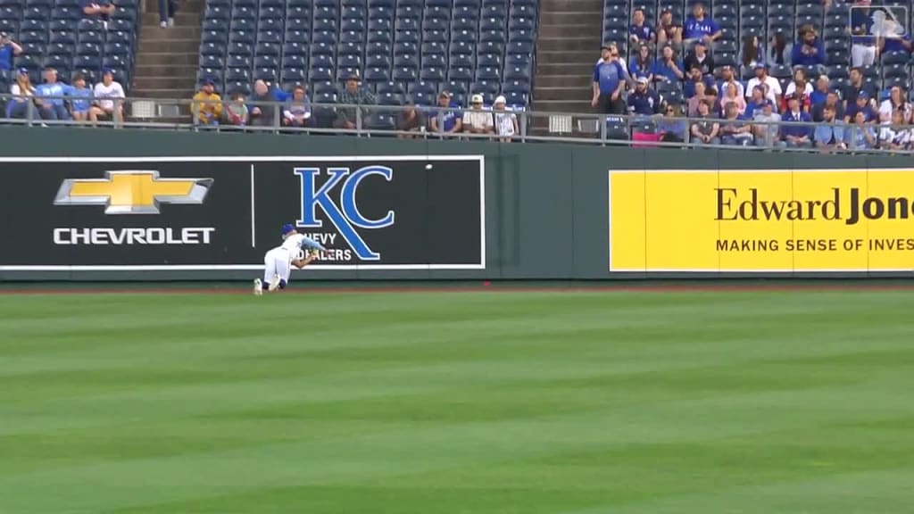 KC Royals' Salvador Perez hears boos for 1st time in Chicago