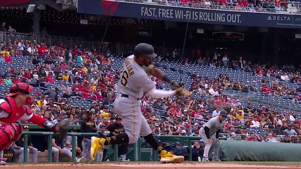 Bell powers Pirates past Cards 6-3 in Little League Classic