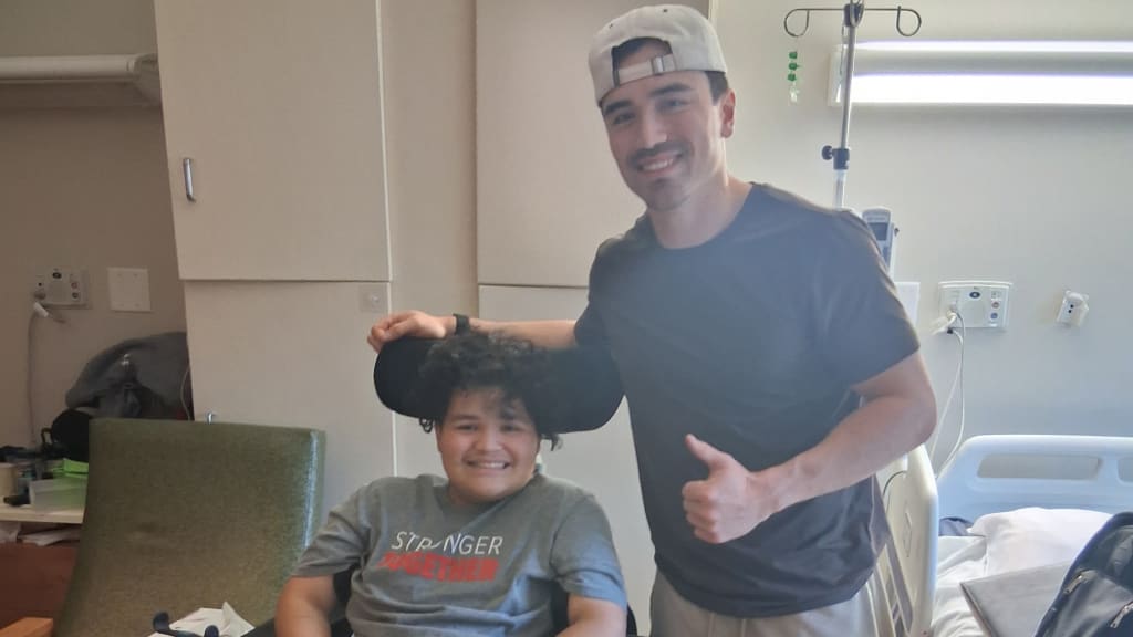 Corbin Carroll visits high school baseball player in hospital